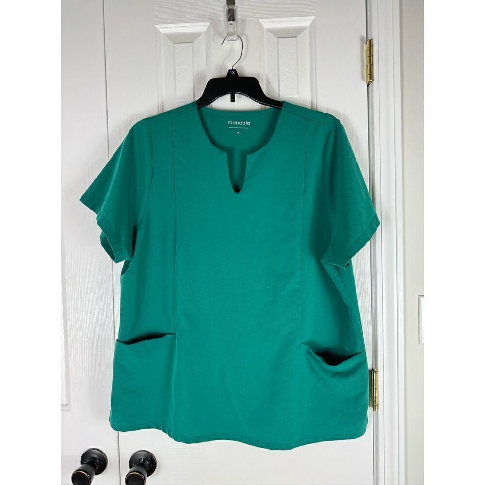 Mandala Womens Green Scrub Top Size 2XL
